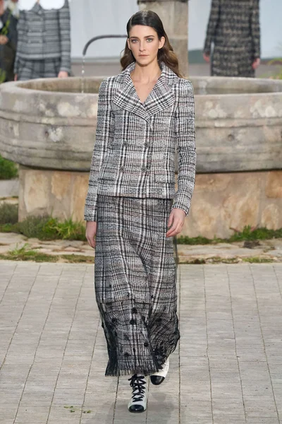 Look 11